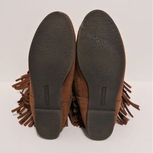 Minnetonka Shoes - Minnetonka 3-Layer Fringe Boot - 9 Minnetonka Shoes - Minnetonka 3-Layer Fringe Boot - 9